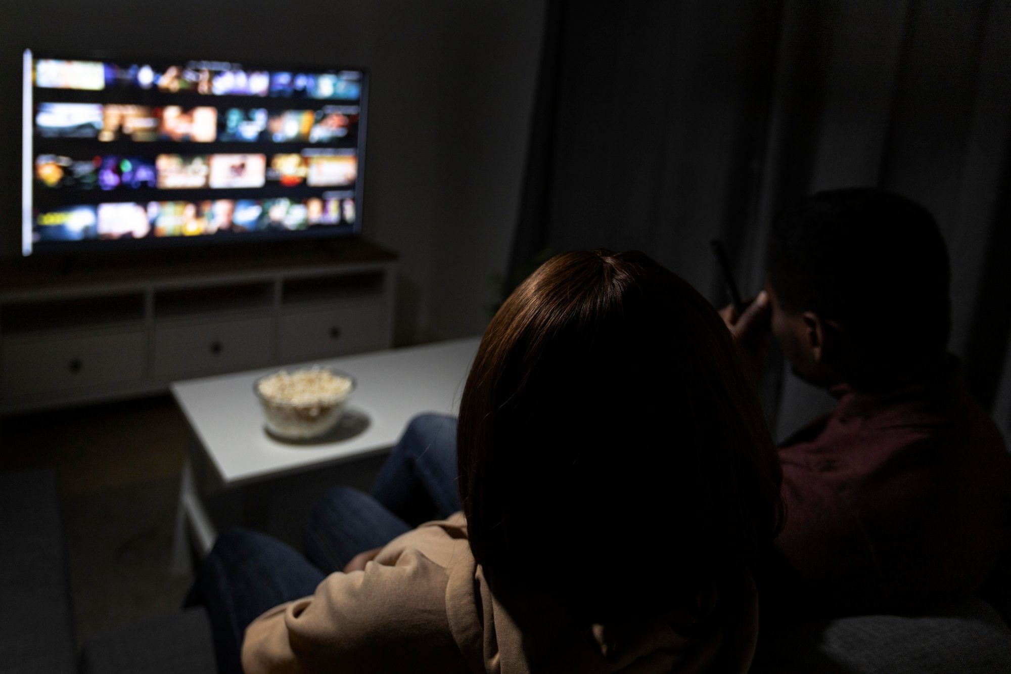 woman watching movie-tv str...